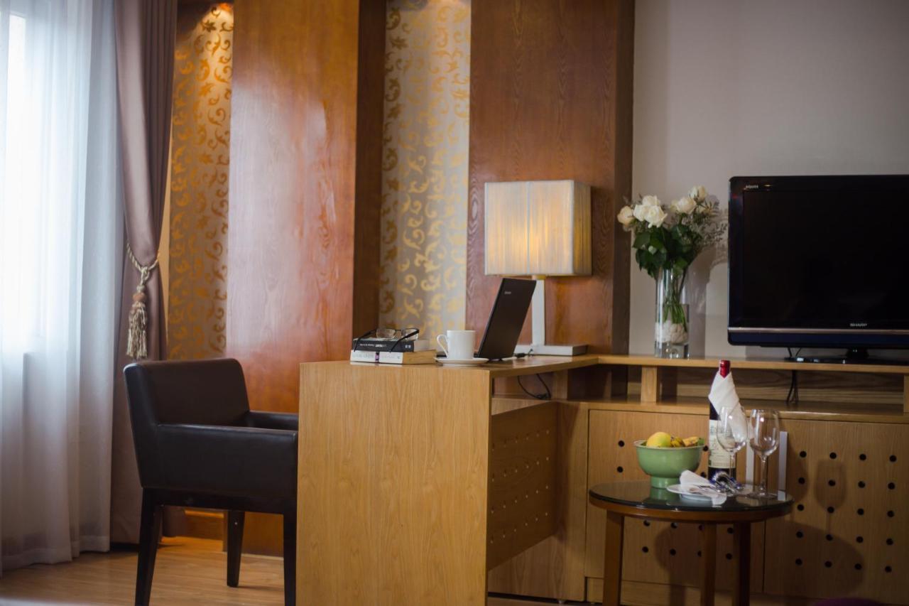 Eliana Ruby Hotel & Travel Hanoi Exterior foto